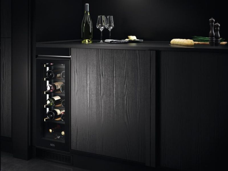 AEG AWUS018B7B 30cm vinskap